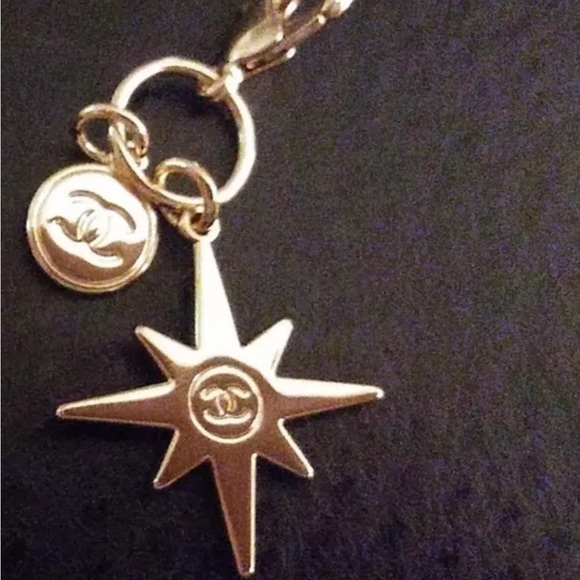 New CHANEL Limited Edition Double Star Charm and Round CC with Clasp - Picture 3 of 11